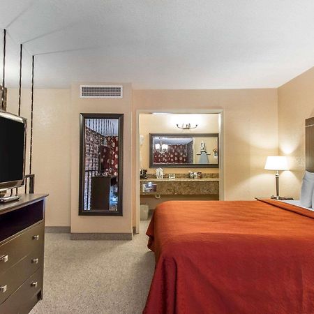 Quality Inn Ada Near University Luaran gambar