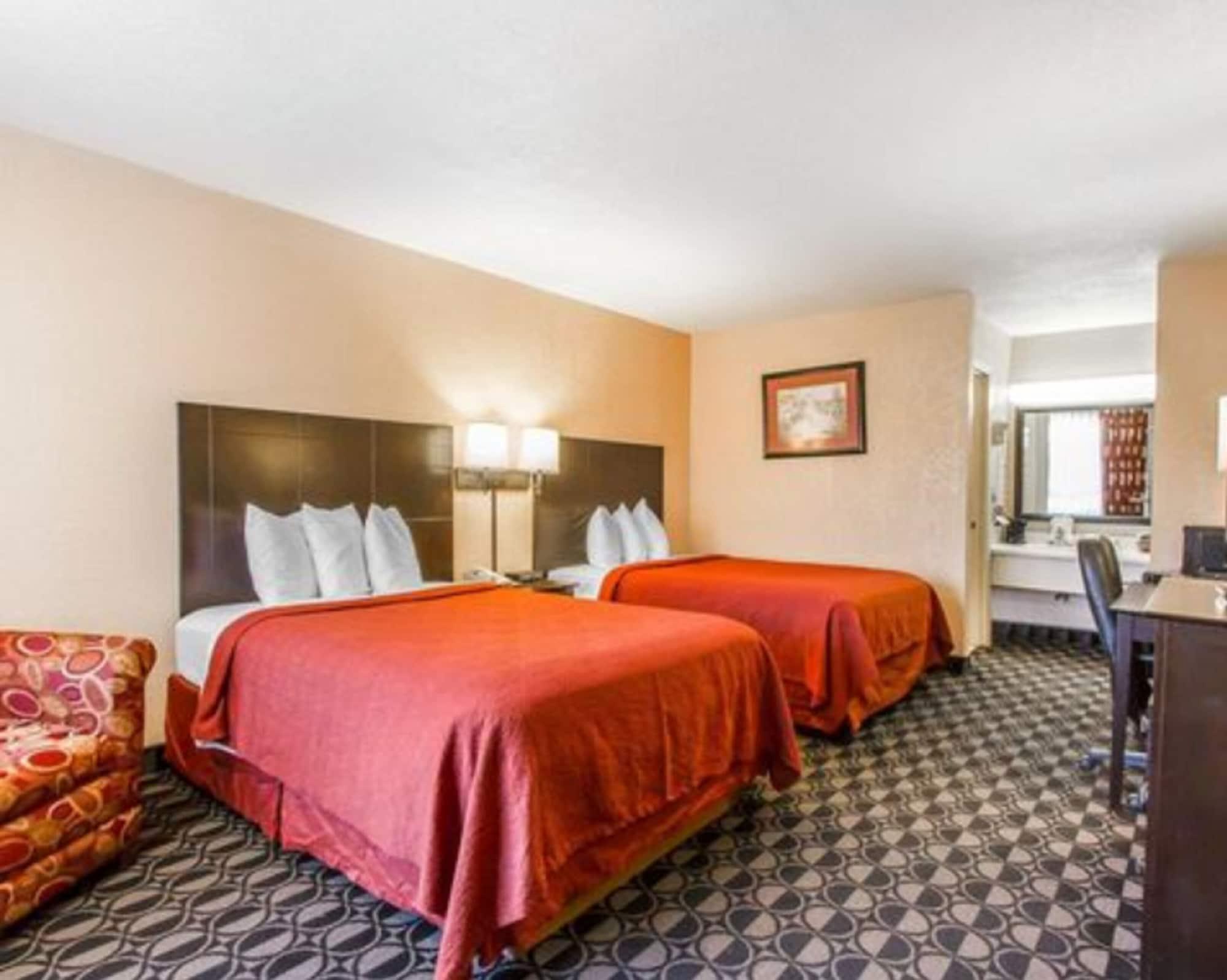 Quality Inn Ada Near University Luaran gambar