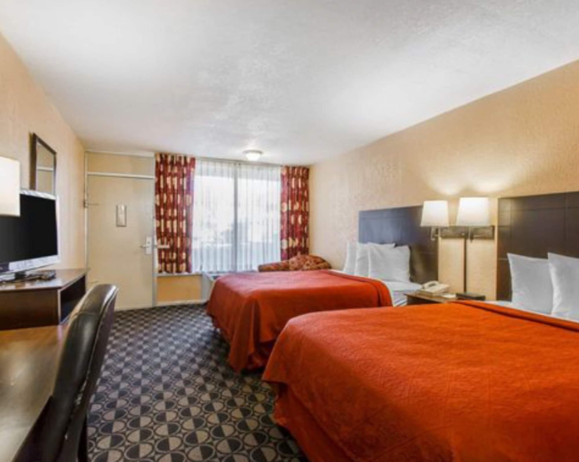 Quality Inn Ada Near University Luaran gambar