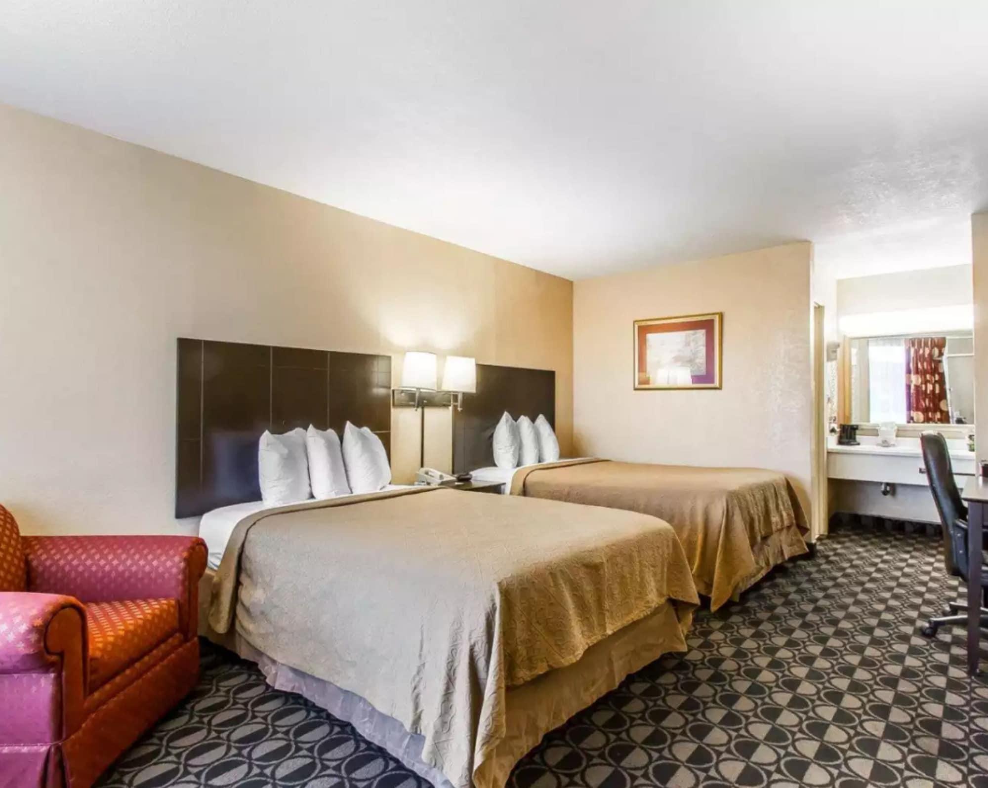 Quality Inn Ada Near University Luaran gambar