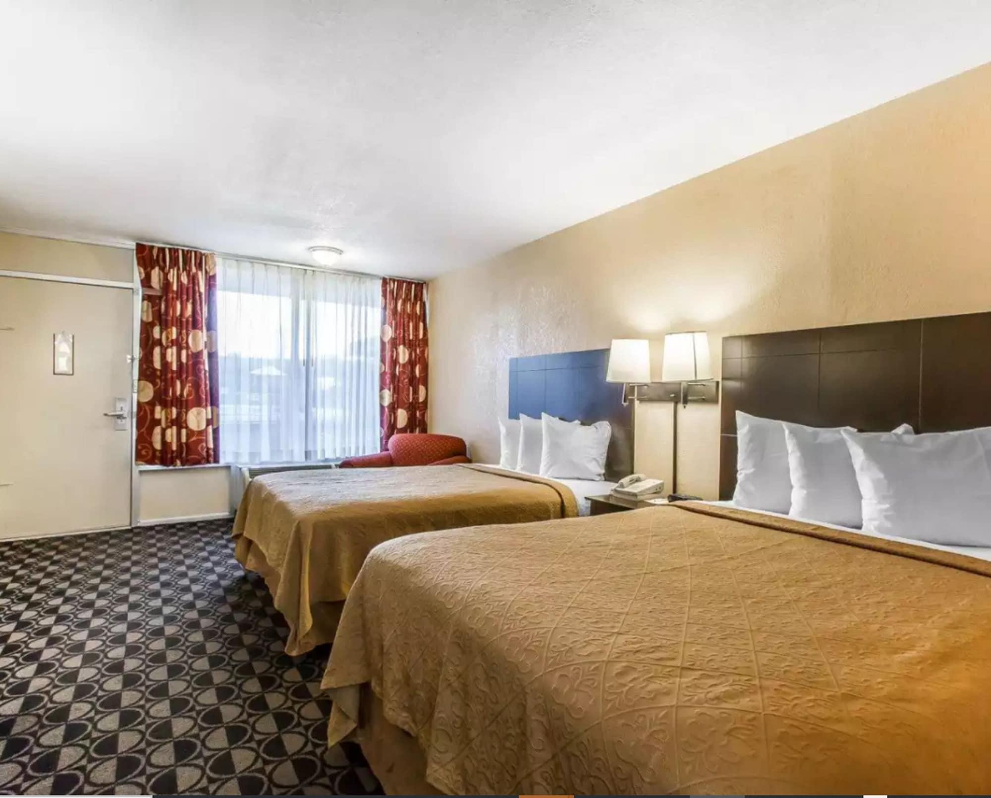 Quality Inn Ada Near University Luaran gambar