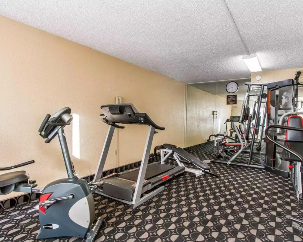 Quality Inn Ada Near University Luaran gambar