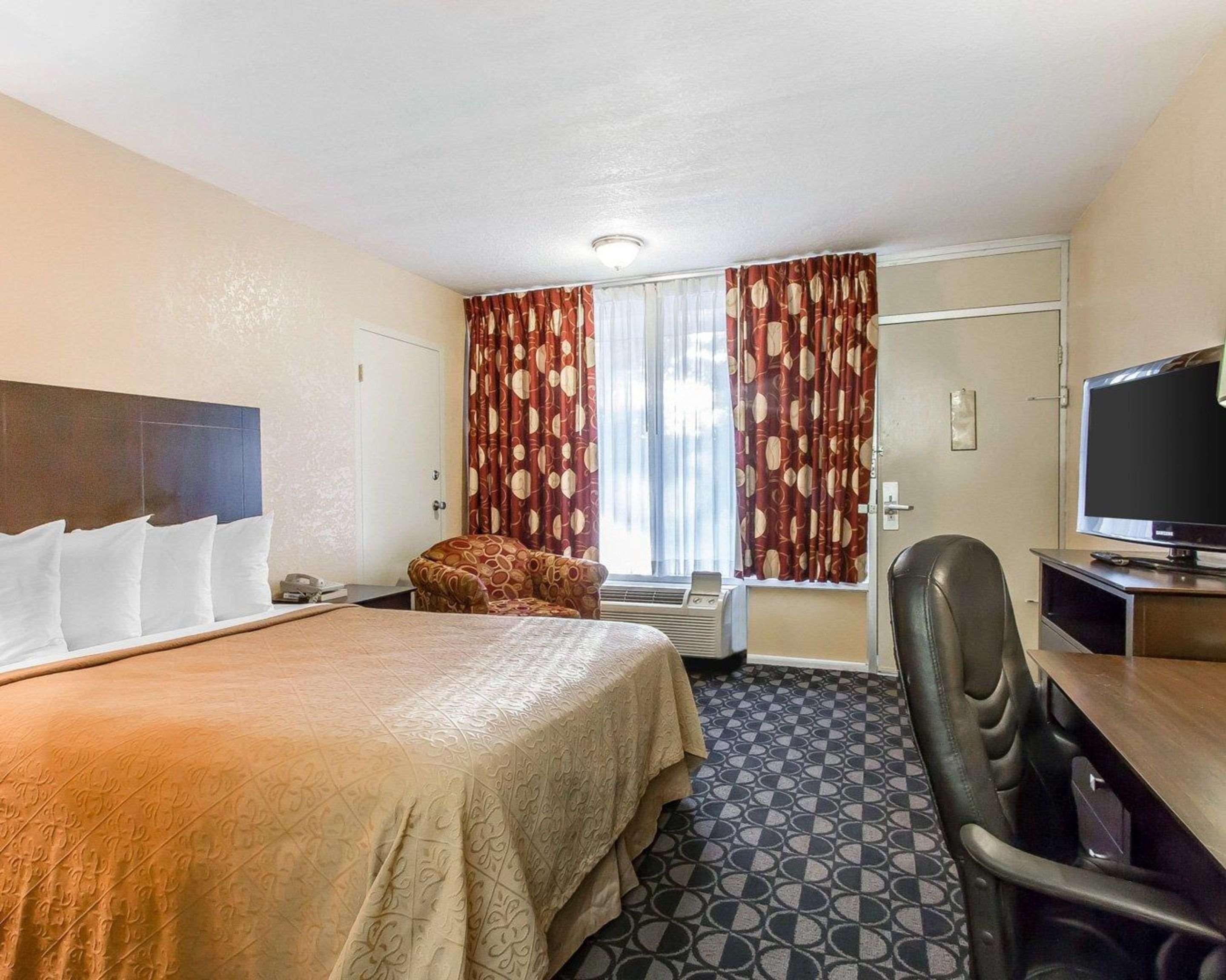 Quality Inn Ada Near University Luaran gambar