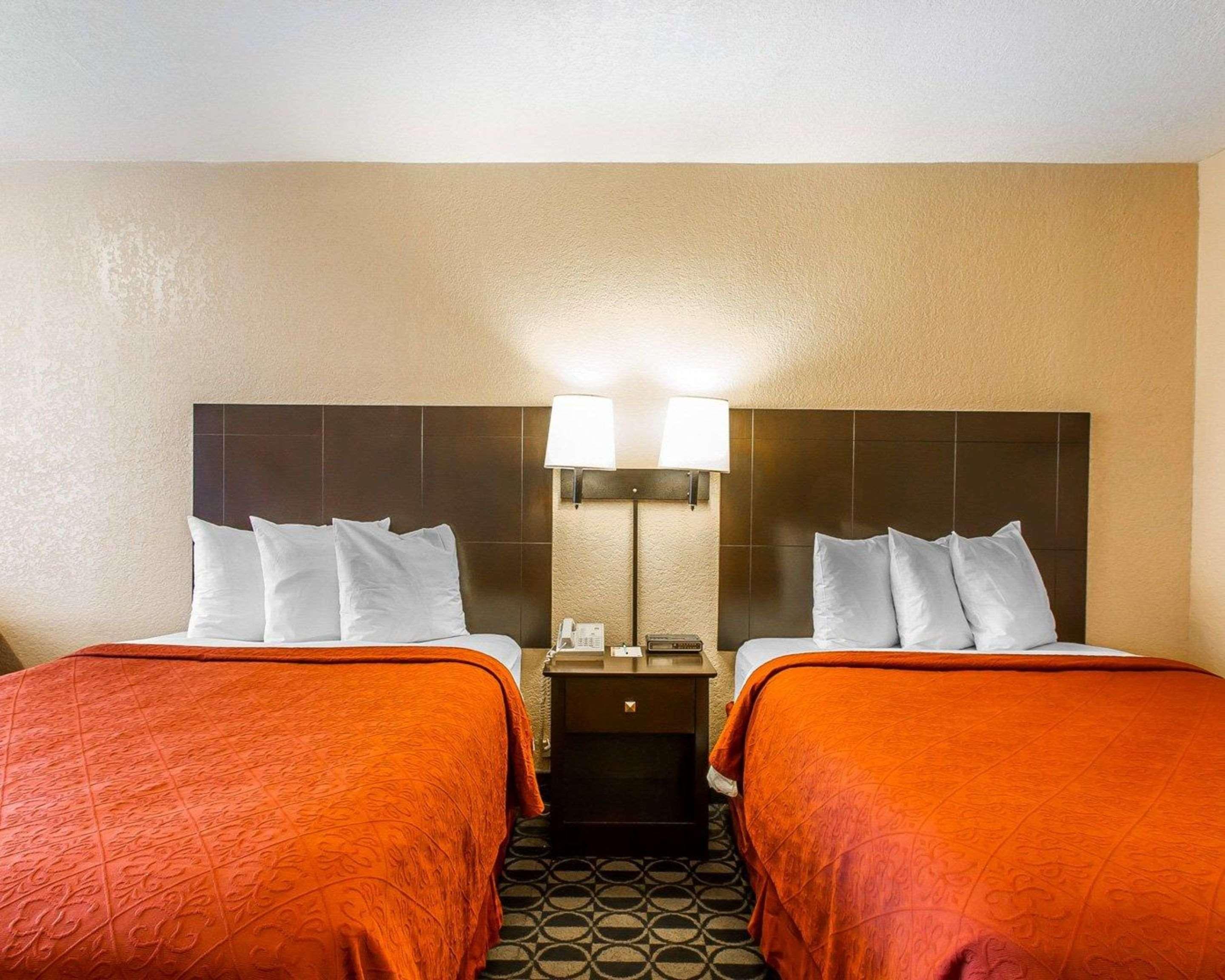 Quality Inn Ada Near University Luaran gambar