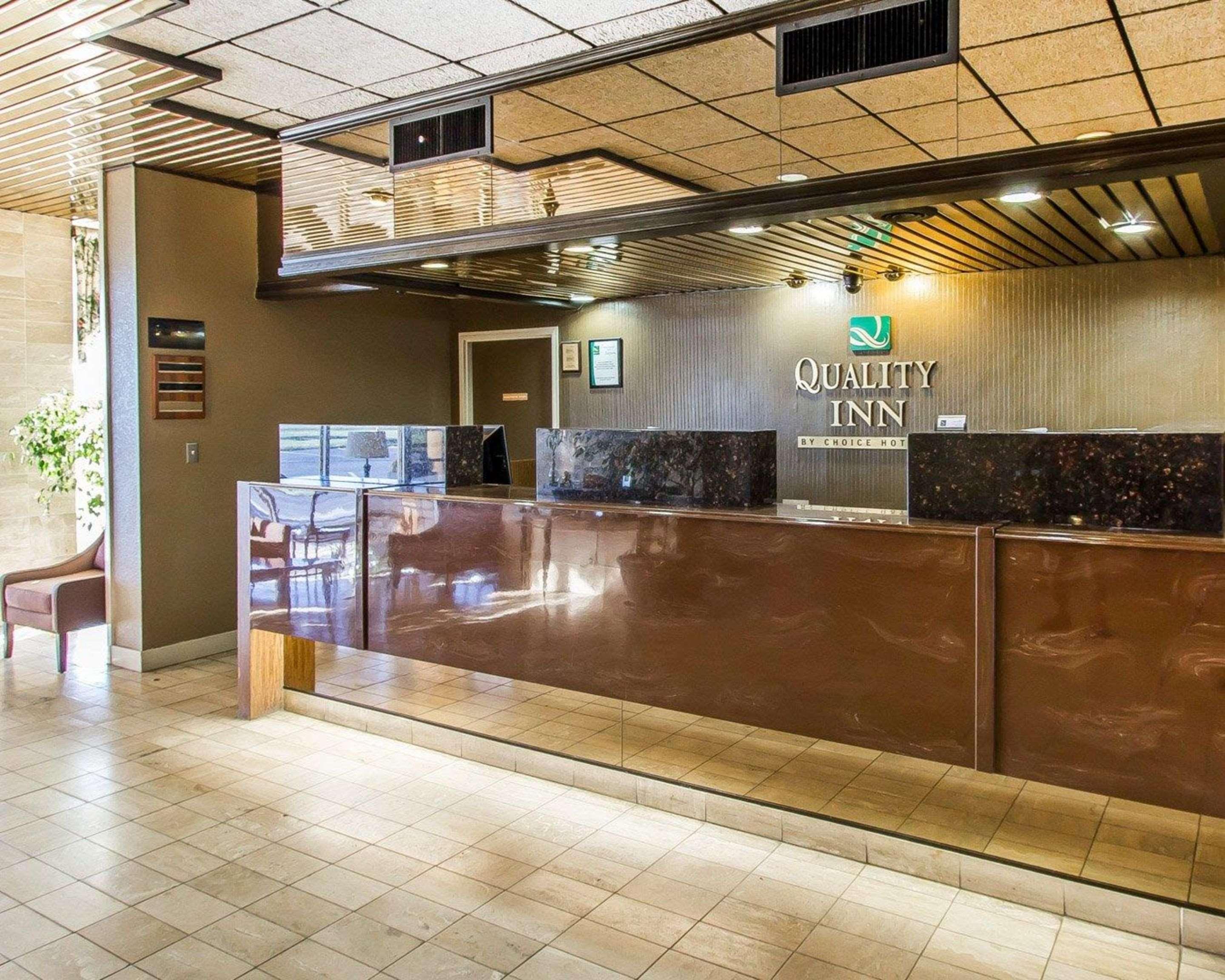 Quality Inn Ada Near University Luaran gambar