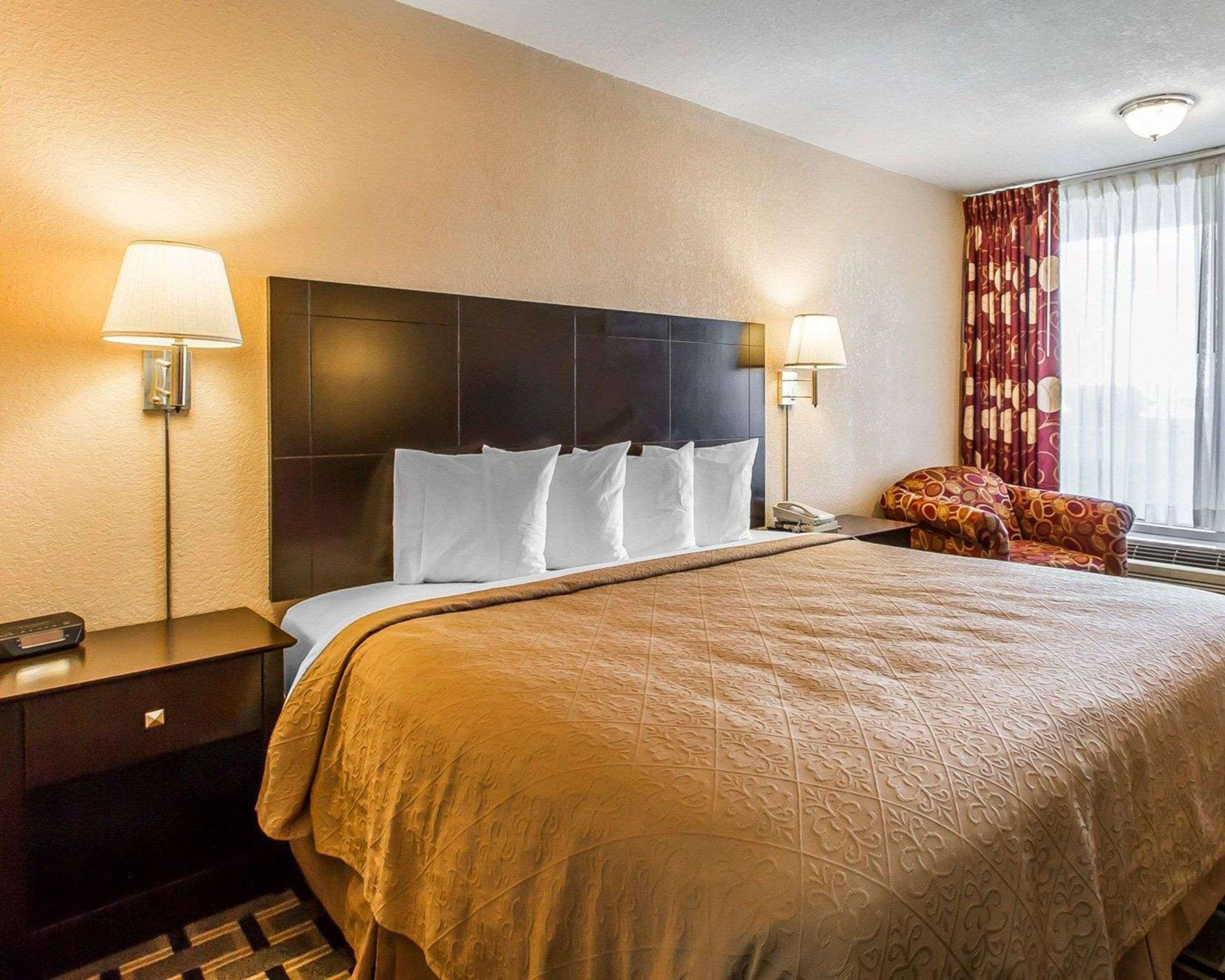 Quality Inn Ada Near University Luaran gambar