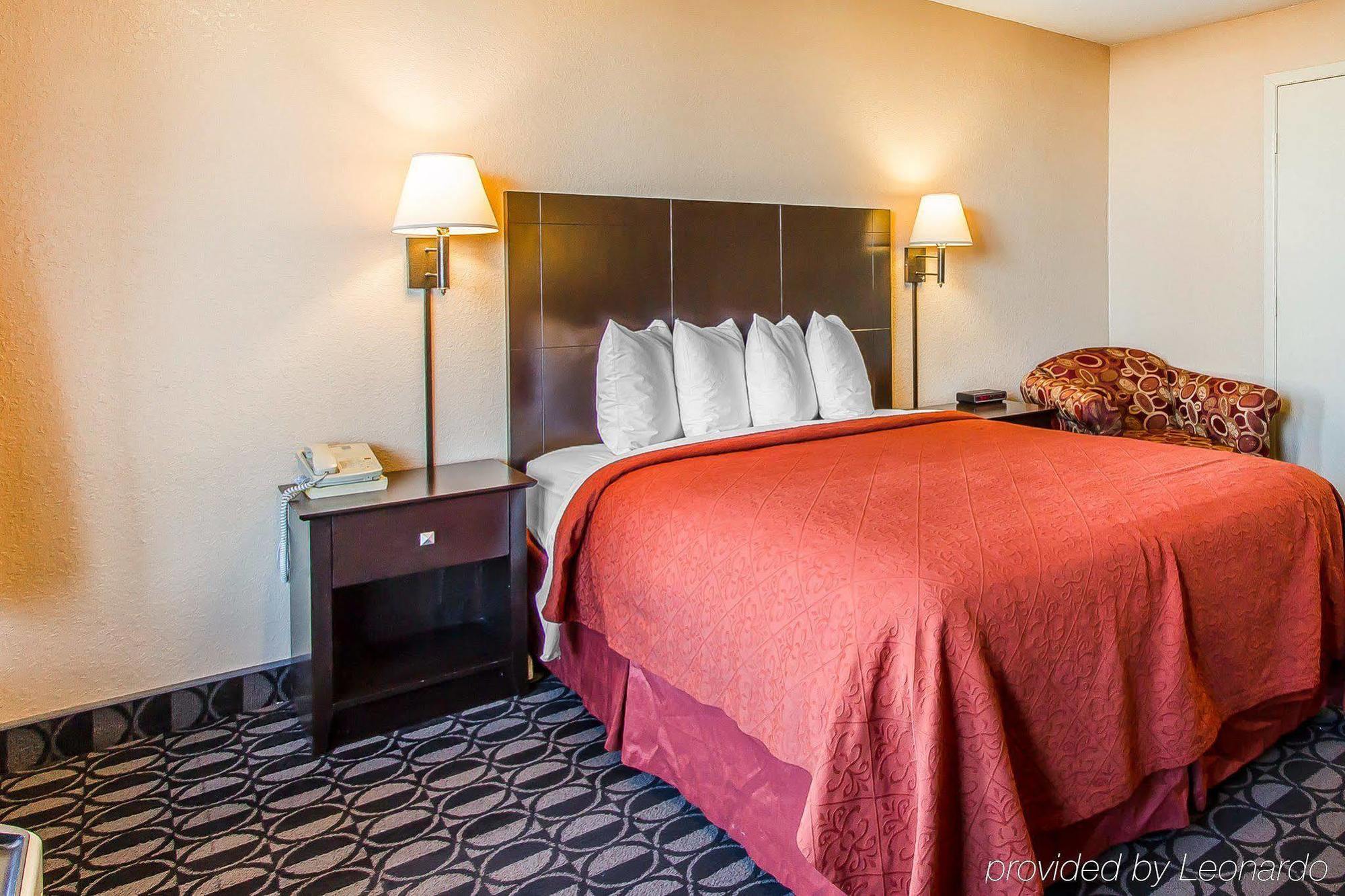 Quality Inn Ada Near University Luaran gambar