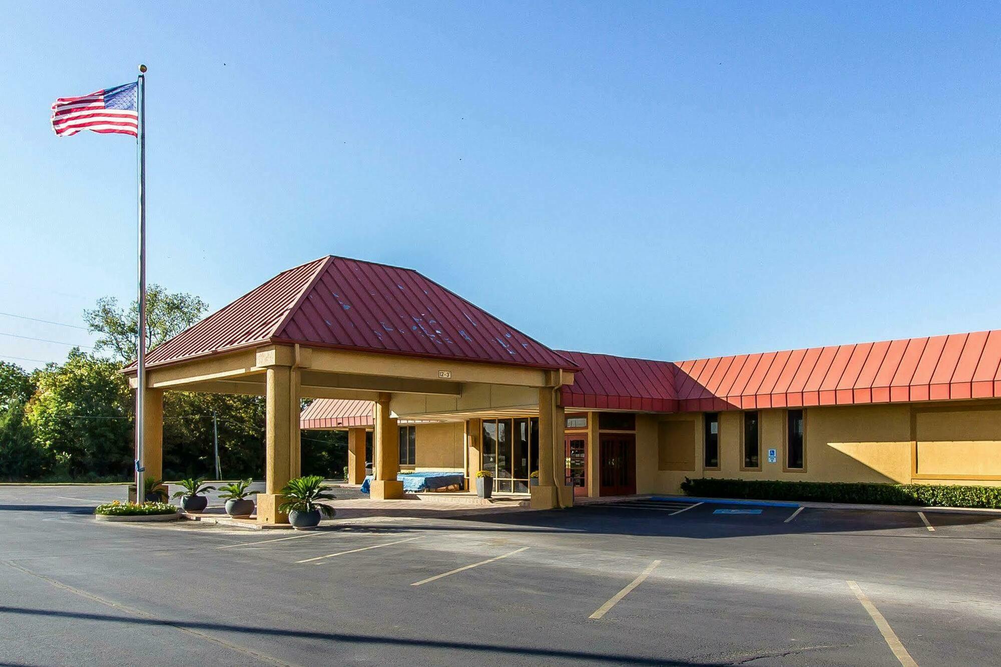 Quality Inn Ada Near University Luaran gambar